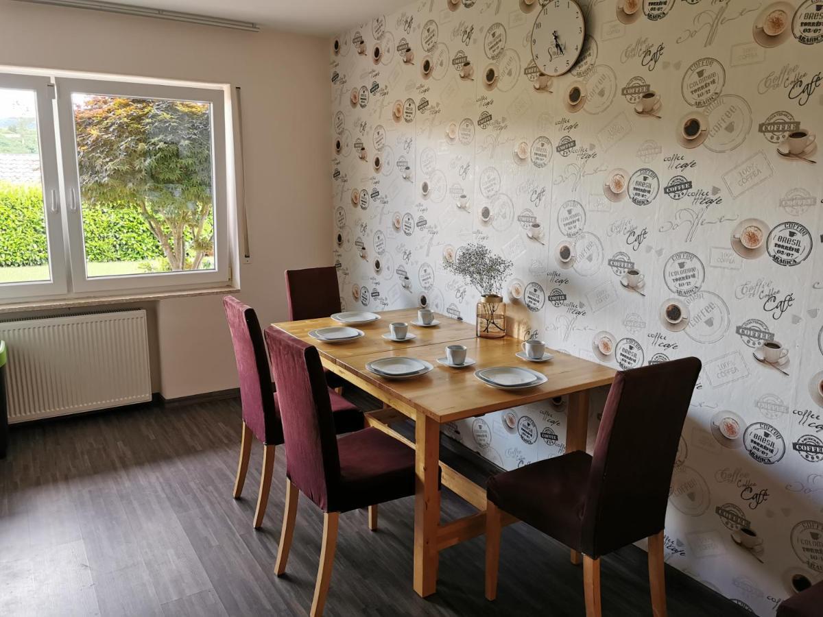 Gemuetliche 90 Qm Wohnung In Saarburg, Zentral Gelegen, Garten Mit Aussicht, Separater Eingang Esterno foto