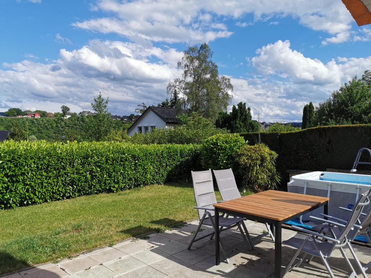 Gemuetliche 90 Qm Wohnung In Saarburg, Zentral Gelegen, Garten Mit Aussicht, Separater Eingang Esterno foto