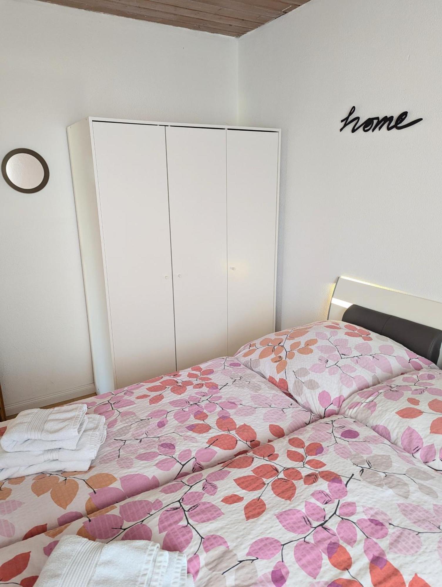 Gemuetliche 90 Qm Wohnung In Saarburg, Zentral Gelegen, Garten Mit Aussicht, Separater Eingang Esterno foto